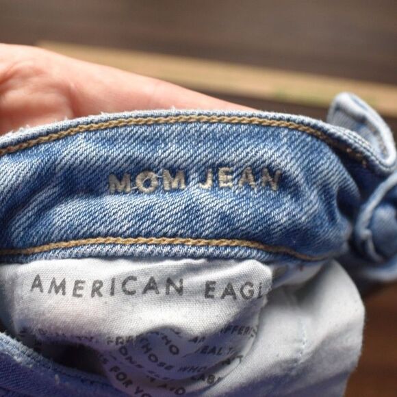 American Eagle Mom Jeans Distressed Light Blue High Rise Womens 0 - Picture 4 of 9